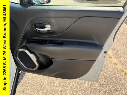 Used 2023 Jeep Renegade Latitude AWD/4WD image 39