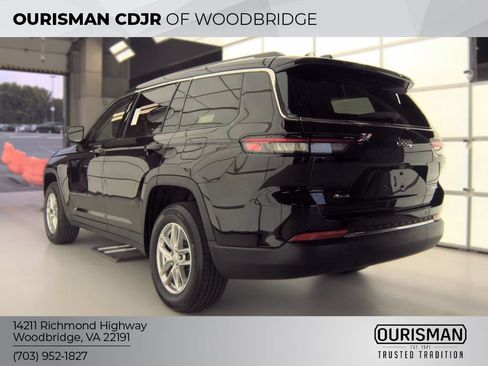 Used 2023 Jeep Grand Cherokee Summit AWD/4WD image 3