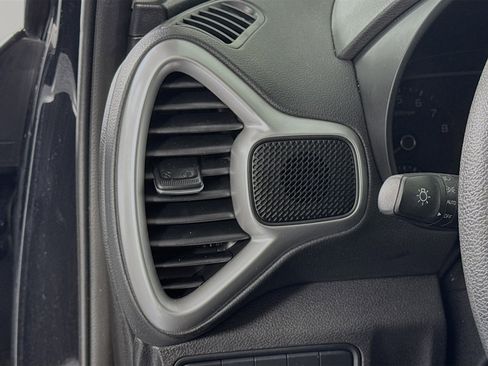 Used 2022 Kia Soul LX image 10