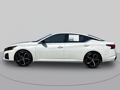Used 2025 Nissan Altima 2.5 SR FWD image 6