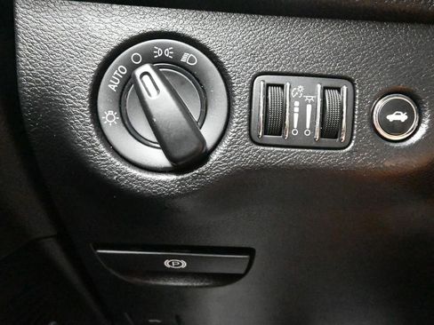 Used 2023 Dodge Challenger R/T w/ Performance Handling Group image 39