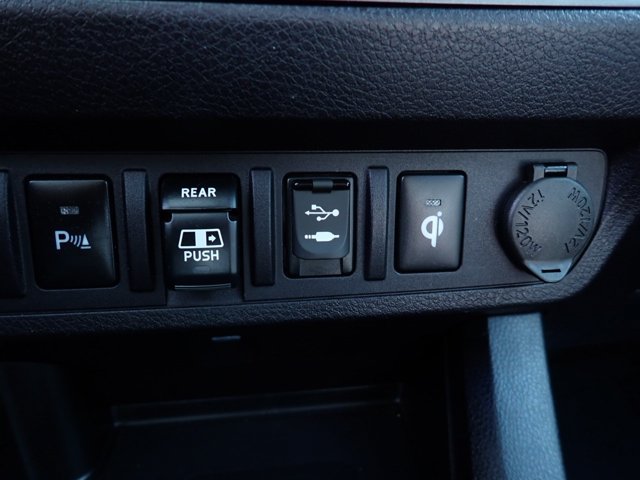Certified 2018 Toyota Tacoma TRD Sport w/ Technology Package AWD/4WD image 17