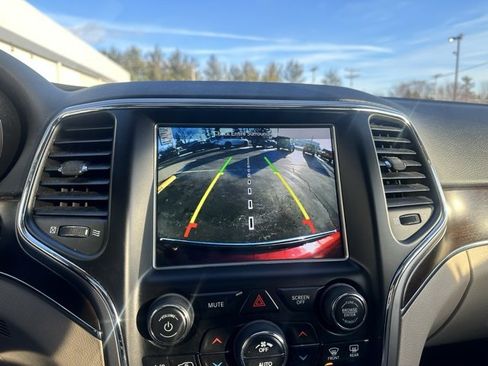 Used 2018 Jeep Grand Cherokee Limited image 22