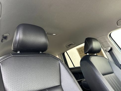 Used 2022 Volkswagen Tiguan SE image 19