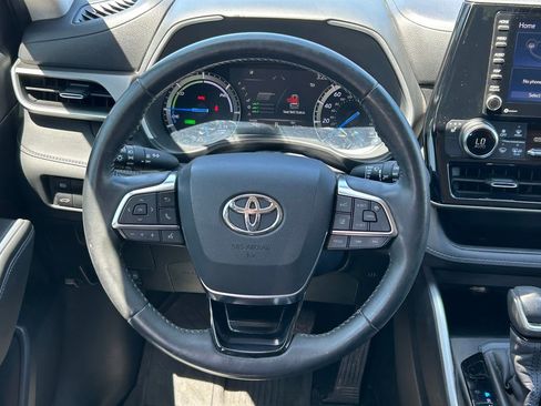 Used 2020 Toyota Highlander XLE FWD image 41