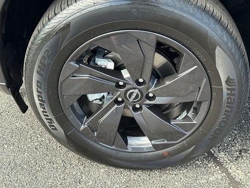 New 2026 Nissan Rogue SV AWD/4WD image 9