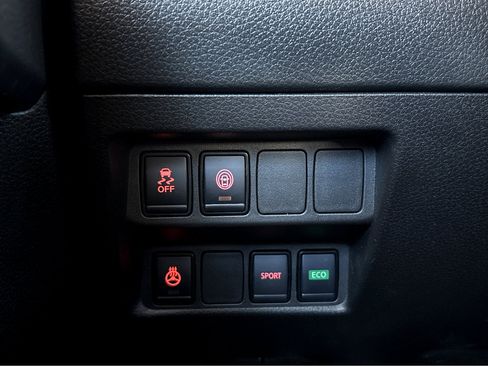 Used 2022 Nissan Rogue Sport SV image 9