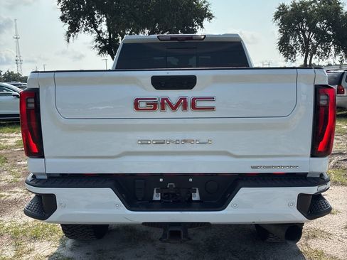 Used 2024 GMC Sierra 2500 Denali w/ Denali Reserve Package AWD/4WD image 4
