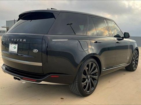 Certified 2023 Land Rover Range Rover SE image 4