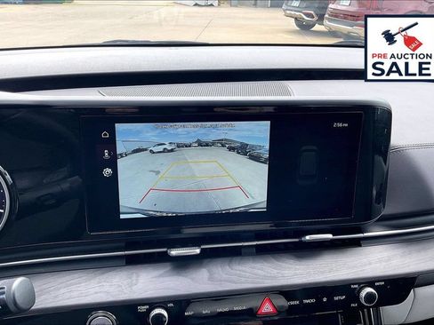 Used 2024 Kia Carnival EX FWD image 20
