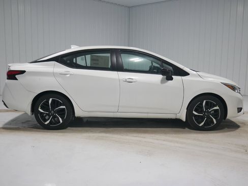 New 2025 Nissan Versa SR w/ Trunk Package image 4