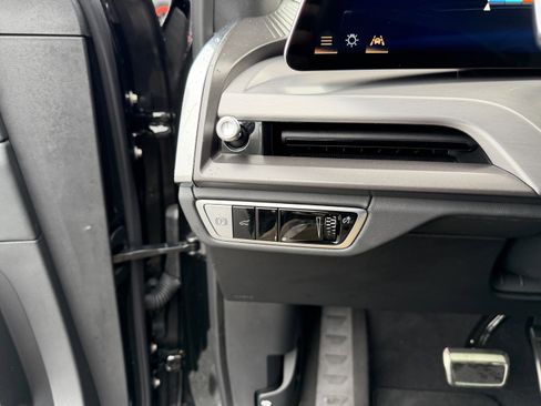 Used 2026 Cadillac Vistiq Luxury image 17