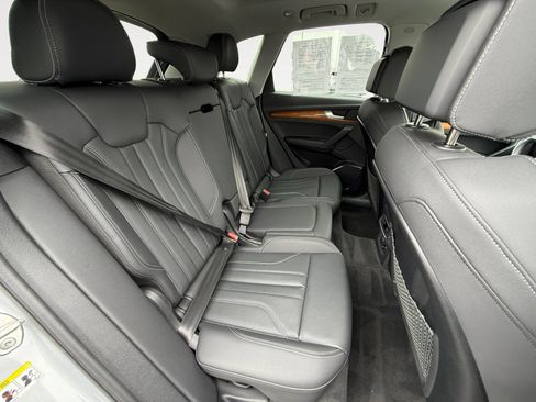 Used 2023 Audi Q5 e Premium w/ Convenience Package image 18