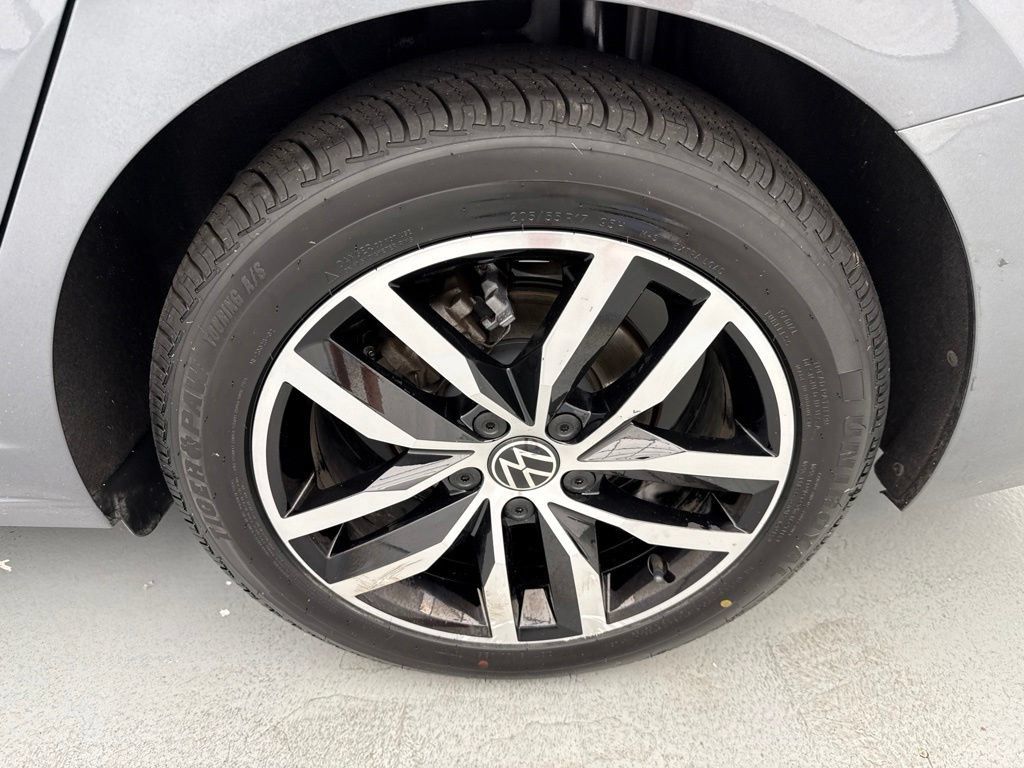 Used 2025 Volkswagen Jetta SE FWD image 6
