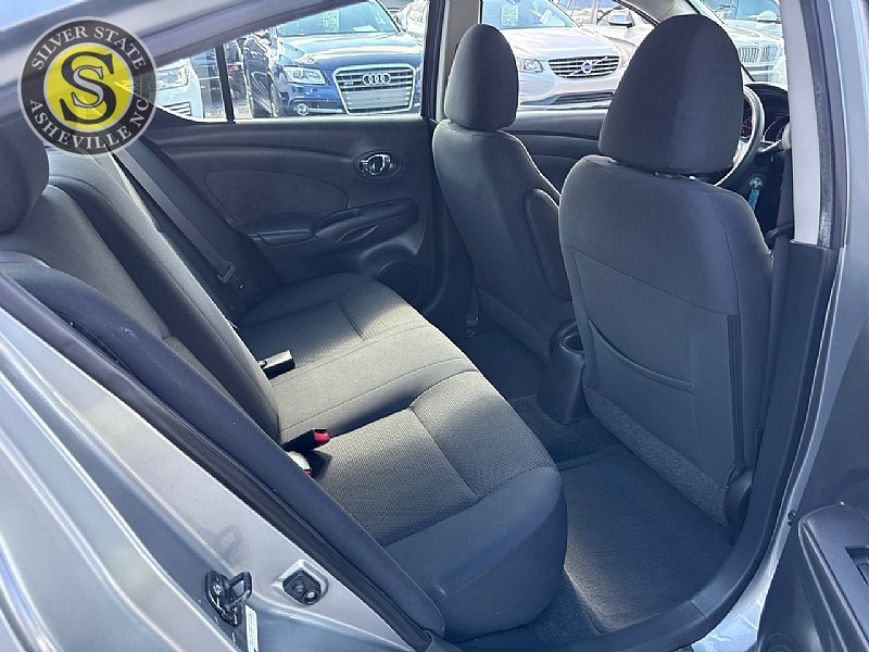 Used 2013 Nissan Versa SV FWD image 14