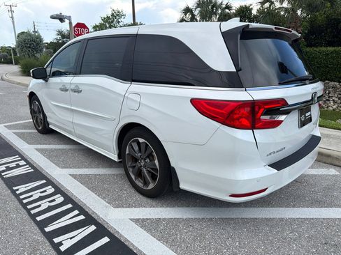 Used 2023 Honda Odyssey Elite image 3