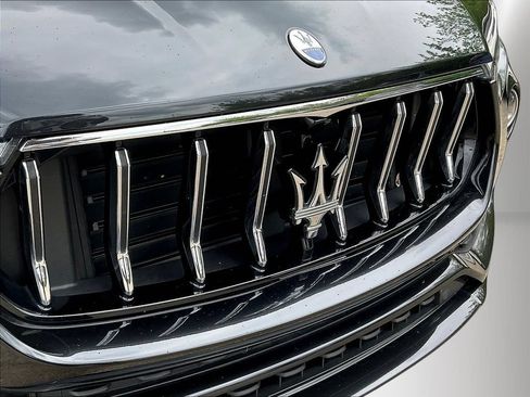 Used 2022 Maserati Levante GT AWD/4WD image 32