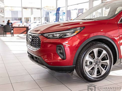 Used 2024 Ford Escape Platinum image 5