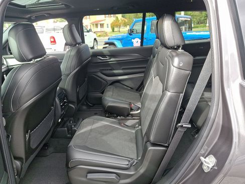 New 2025 Jeep Grand Cherokee L Altitude image 9