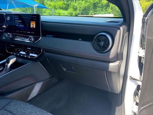 Used 2024 Chevrolet Colorado Z71 w/ Z71 Convenience Package 2 AWD/4WD image 16