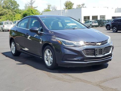 Used 2016 Chevrolet Cruze LT w/ LT Convenience Package FWD image 2