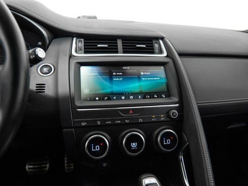 Used 2019 Jaguar E-PACE R-Dynamic SE image 25