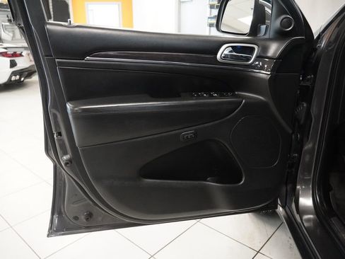 Used 2018 Jeep Grand Cherokee Overland AWD/4WD image 6