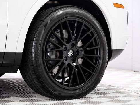 Used 2019 Porsche Cayenne S image 65