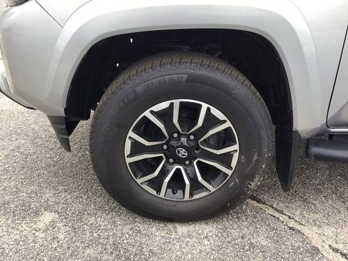 Used 2021 Toyota Tacoma TRD Sport w/ Technology Package image 14