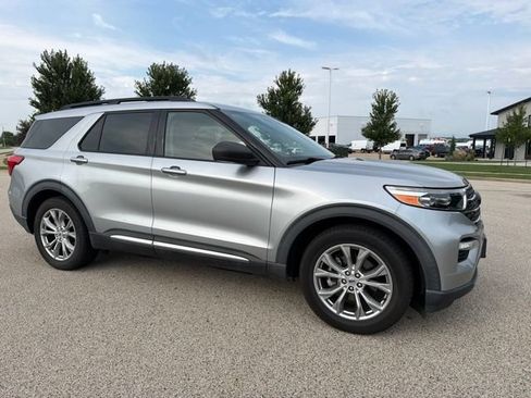 Used 2020 Ford Explorer XLT w/ Equipment Group 202A RWD image 4