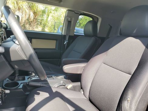 Used 2014 Toyota FJ Cruiser 4WD w/ Upgrade Package image 19