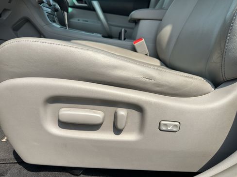 Used 2013 Toyota Highlander SE AWD/4WD image 19