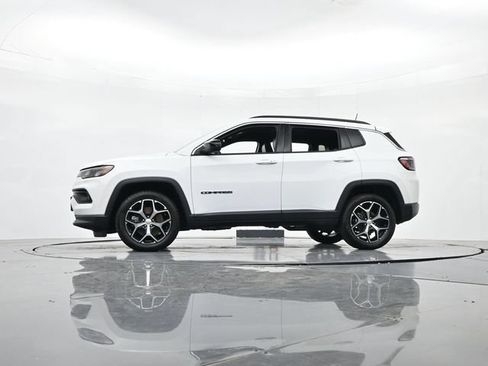 Used 2024 Jeep Compass Latitude AWD/4WD image 36