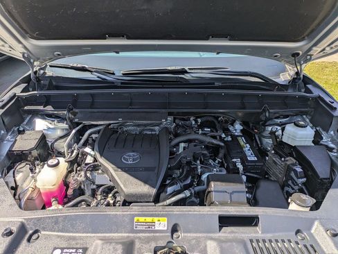 Used 2024 Toyota Highlander LE image 34