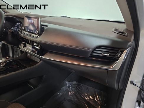 Used 2022 Nissan Rogue SV image 36