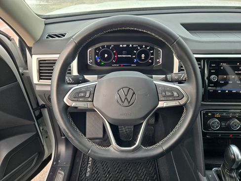 Used 2023 Volkswagen Atlas SE image 42