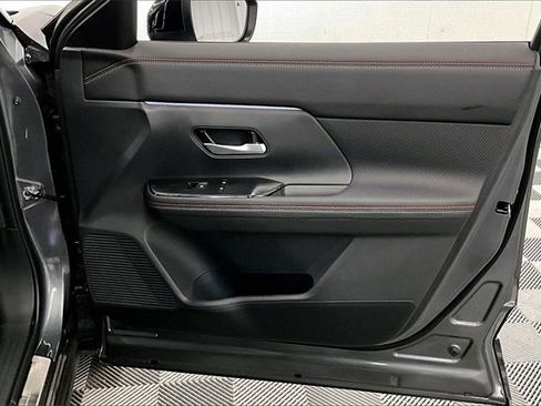 New 2026 Nissan Kicks SR image 32