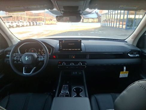 New 2025 Honda Pilot EX-L image 13