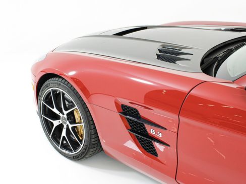 Used 2015 Mercedes-Benz SLS AMG GT Final Edition image 13