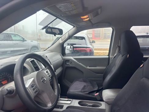 Used 2018 Nissan Frontier SV image 7