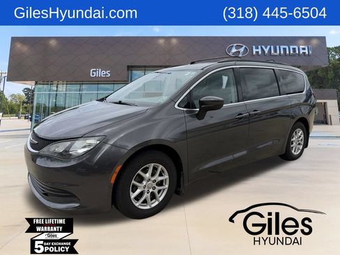 Used 2017 Chrysler Pacifica Touring FWD image 1