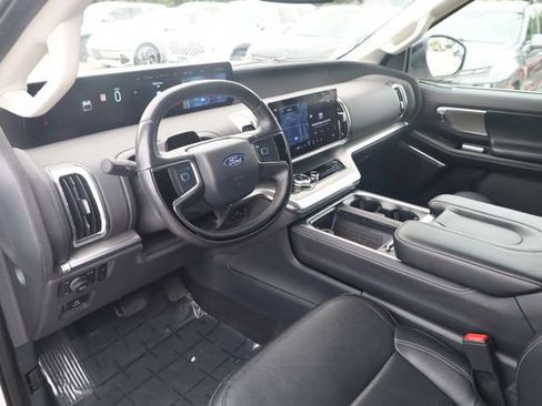 Used 2025 Ford Expedition Max Platinum AWD/4WD image 10