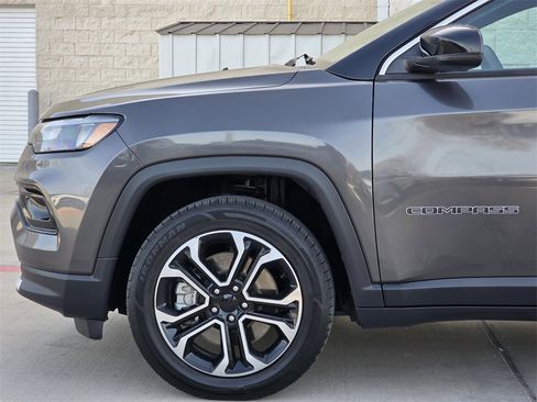 Used 2019 Jeep Cherokee Trailhawk image 5