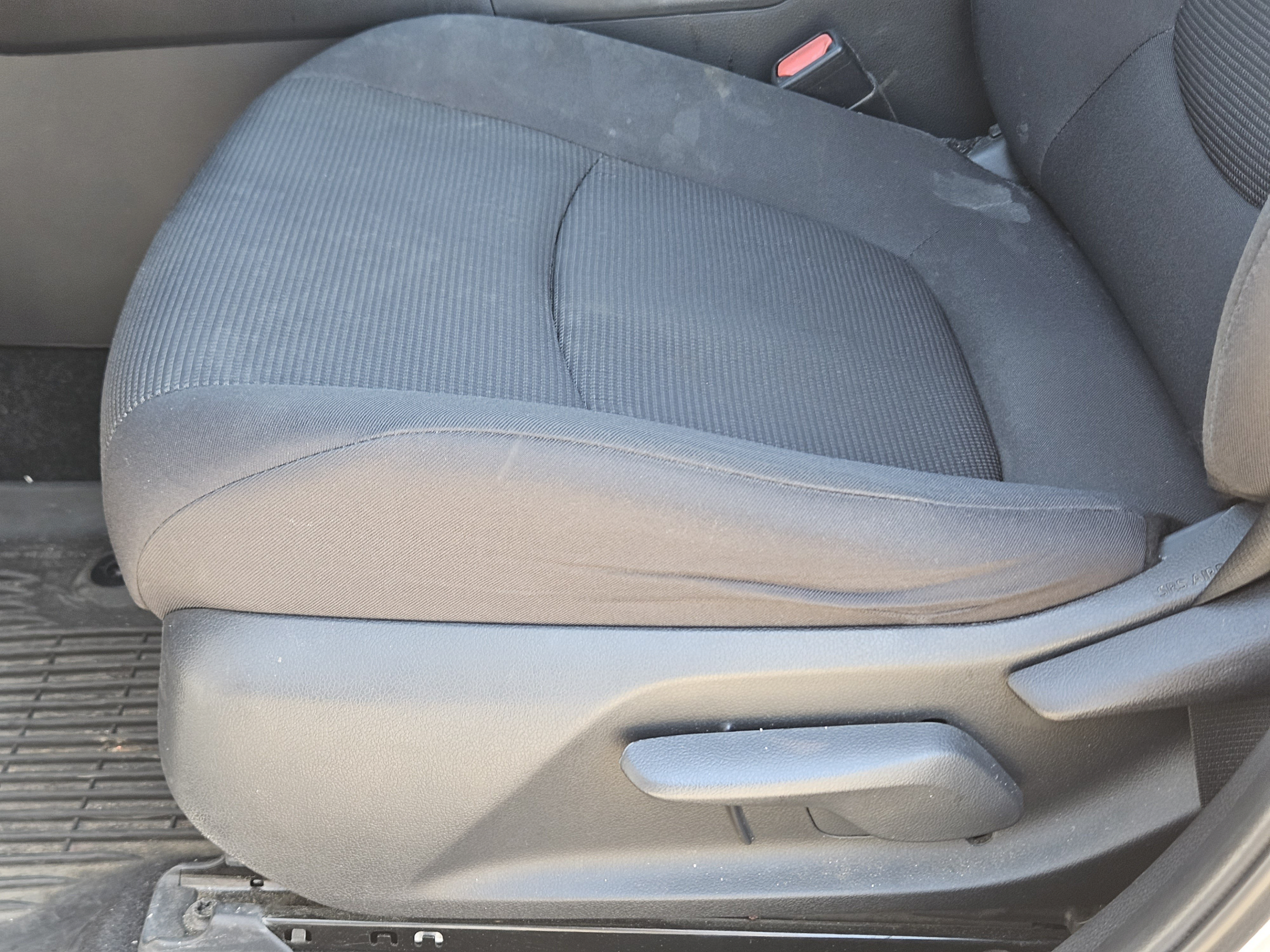 Used 2019 Toyota RAV4 LE FWD image 23