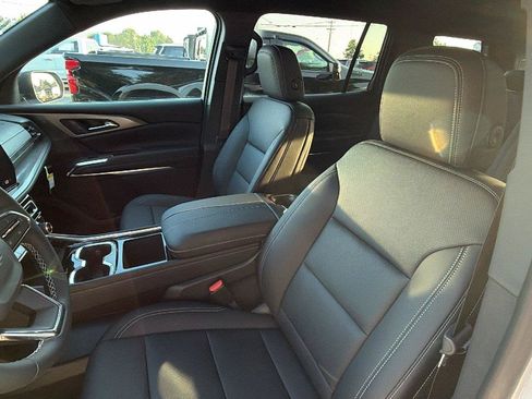 New 2027 Chevrolet Traverse LT w/ Midnight/Sport Edition FWD image 14
