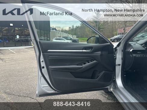 Used 2023 Nissan Altima 2.0 SR FWD image 11