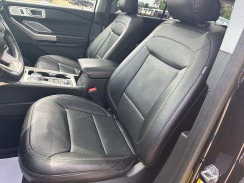 Used 2022 Ford Explorer Limited w/ Limited Technology Package image 10
