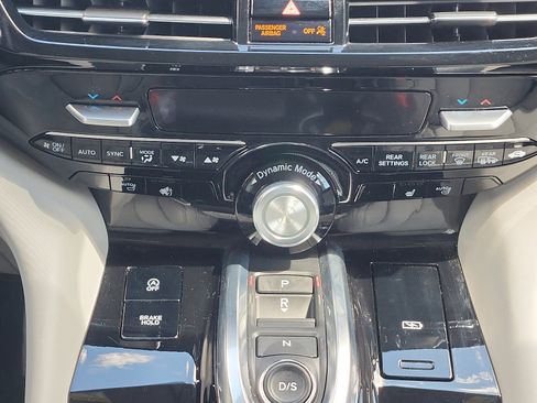 Used 2023 Acura MDX SH-AWD w/ Technology Package image 18