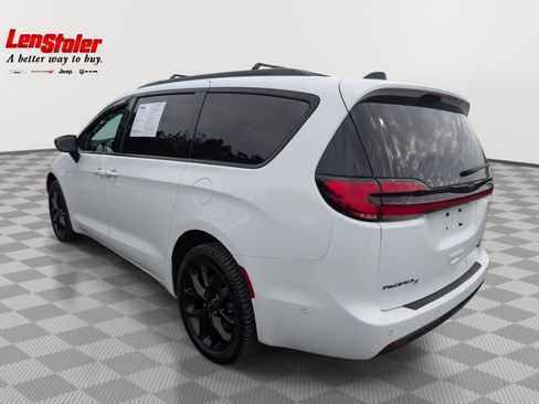 Used 2023 Chrysler Pacifica Limited w/ S Appearance Package AWD/4WD image 3