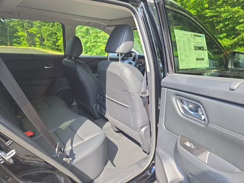 New 2025 Nissan Rogue SL w/ Tech Package image 17